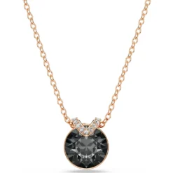 Bella V pendant