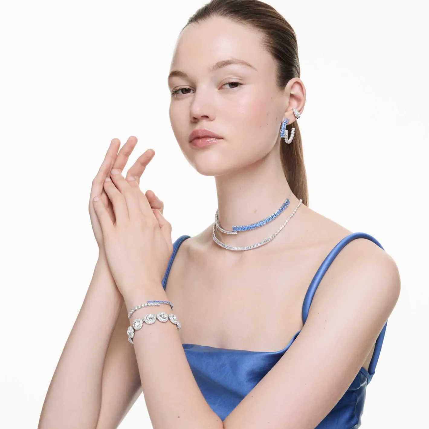 Matrix necklace