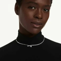Matrix necklace