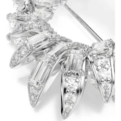 Mesmera brooch