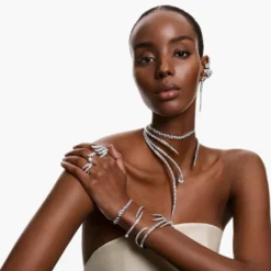 Mesmera choker